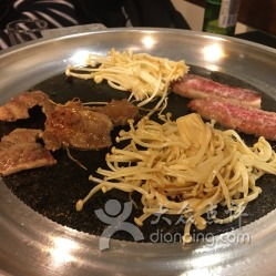 黑牛超牛铁板香米饭 品味牛霸王的铁板煎肉魅力