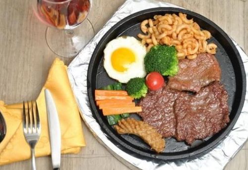 西餐礼仪小知识 餐桌上那张纸的正确用法