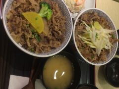 醒屋牛肉饭国贸360店 品味黑牛超牛铁板香米饭的极致诱惑